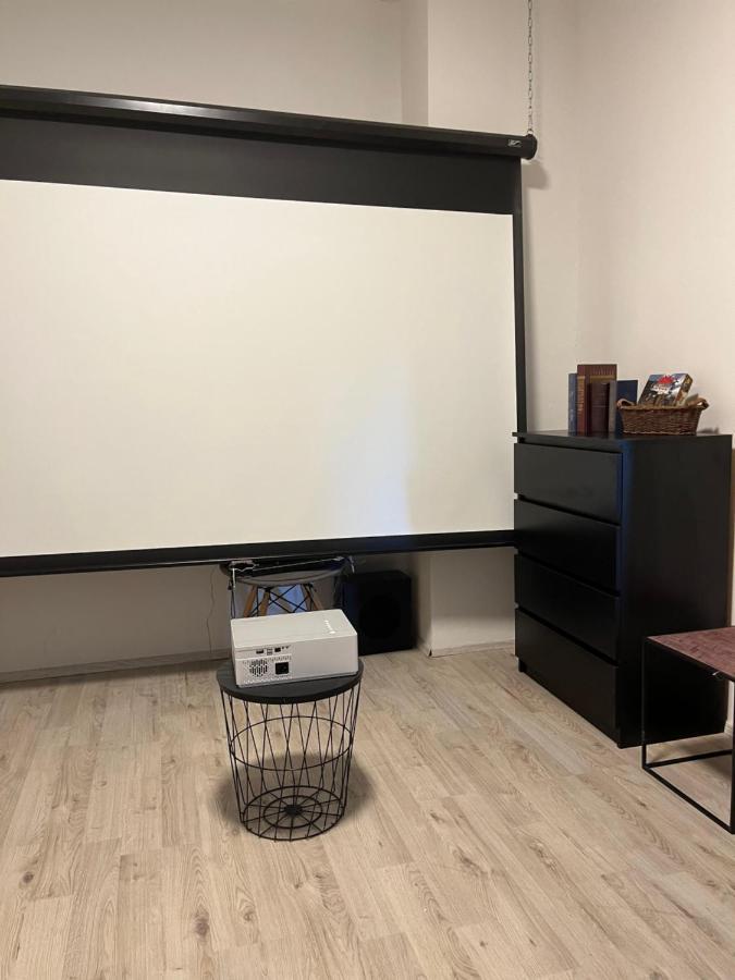 Large 3 Bedroom Apartment With City Skyline View カルロヴィ・ヴァリ エクステリア 写真
